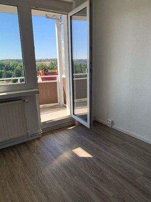 Beispielbild Wohnzimmer mit Balkon