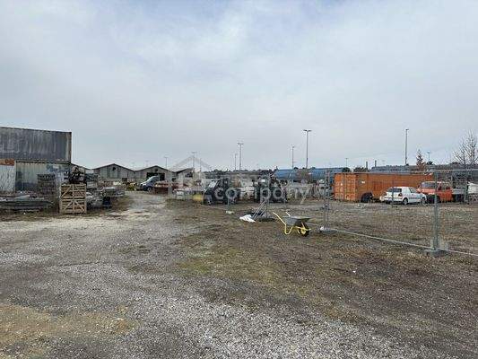 Gewerbefläche hinten