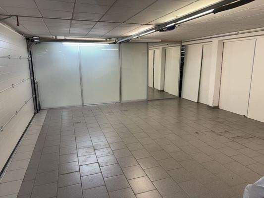 eine Doppelgarage im UG