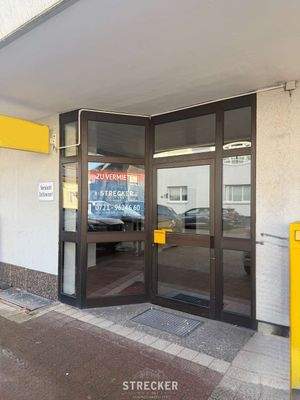 Gewerbeeinheit links