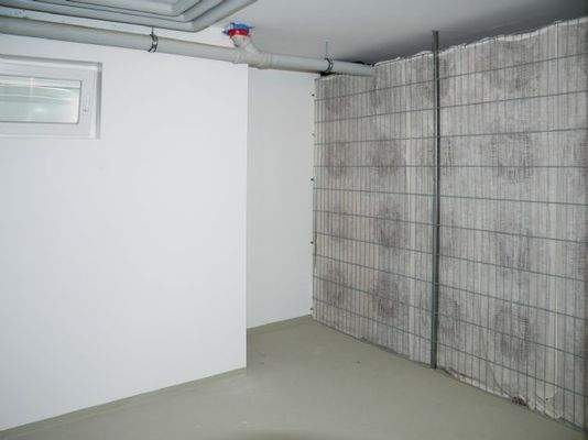 ...großes Kellerabteil...