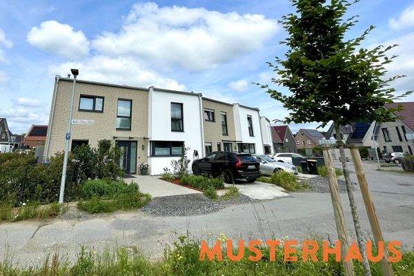 Straßenansicht Musterhäuser v. 1. Bauabschnitt