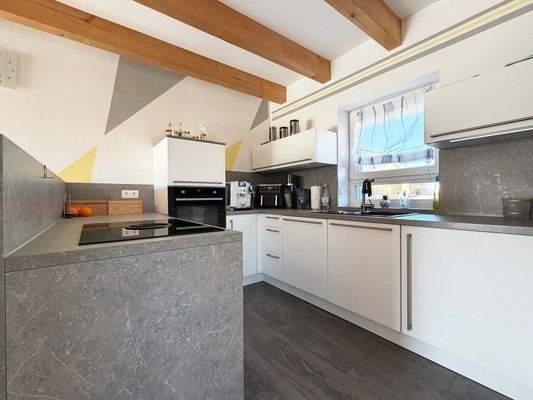 EG Küche: Moderne Küche mit kurzen Wegen für entspanntes Kochen im Alltag