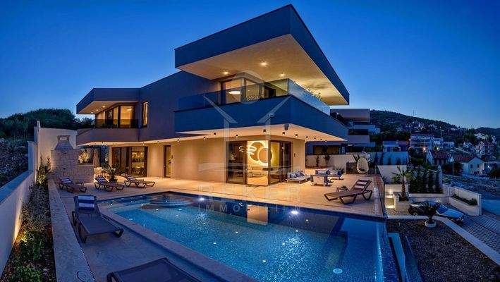 Luxuriöses Wohnen in traumhafter Küstenlage