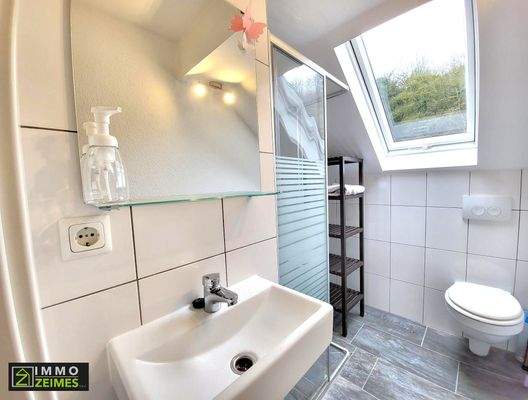 Dachgeschoss Bad.jpg