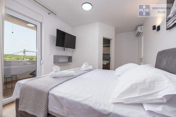 tinj-luksuzna-villa-s-velikom-okucnicom_13