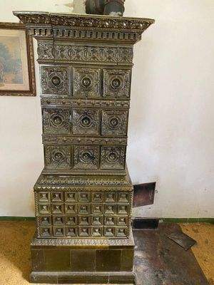 41 Alter Kamin in der Wohnstube des Erdgeschosses 