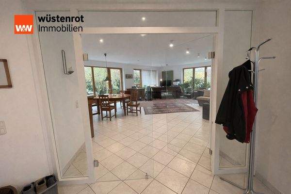 Diele - Blick ins Wohnzimmer