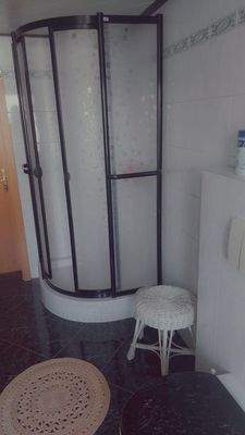 Bad mit Dusche im OG