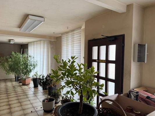 ehemalige Verkaufsfläche / Büro im EG