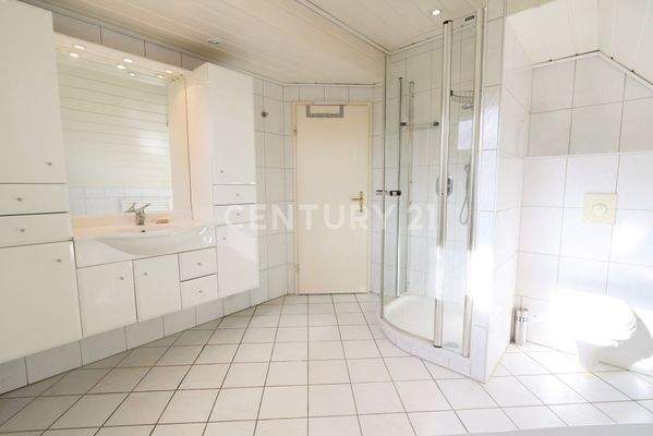 DG Bad zum Elternschlafzimmer