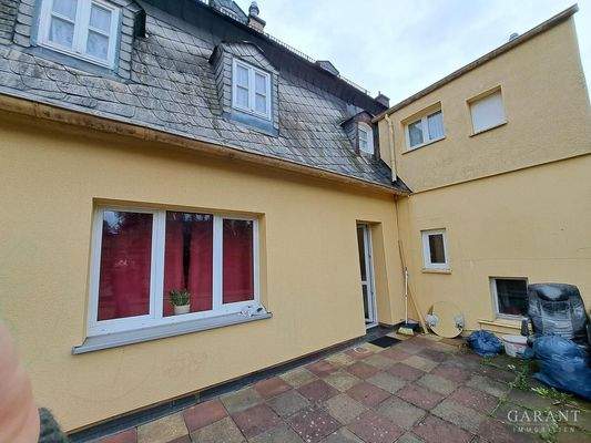 großzügige Dachterrasse im ersten Obergeschoss lin