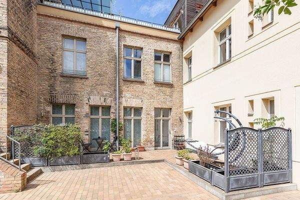 Wohnungseingang und Terrasse