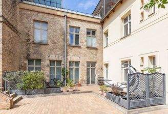 Wohnungseingang und Terrasse