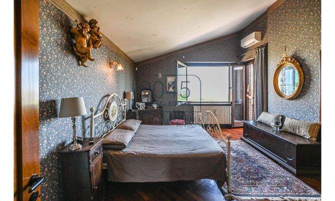 Elegante Villa mit Meerblick in der bezaubernden Hügellandschaft der Marken