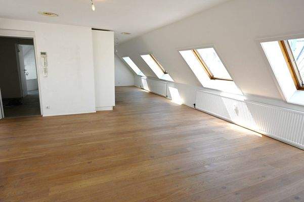 Wohnzimmer mit Blick zur Küche