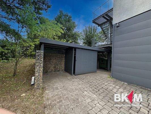 Müllplatz und Fahrradunterstand