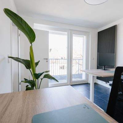 Blick aus dem verfügbarem Büroraum