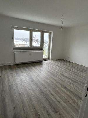 Wohnzimmer mit Balkon
