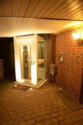 Der Fahrstuhl-Eingang