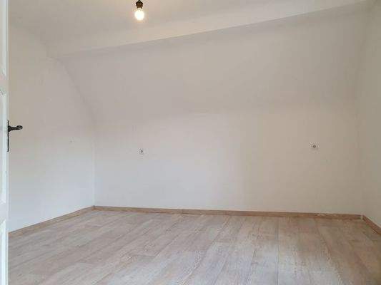 OG, Wohnung re.: Zimmer 1