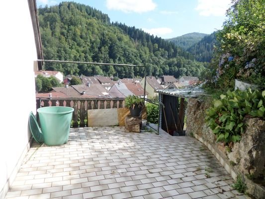 Die Terrasse zur Sonnenseite