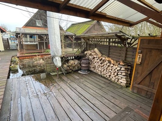 Blick vom Bungalow in Richtung Bootshaus
