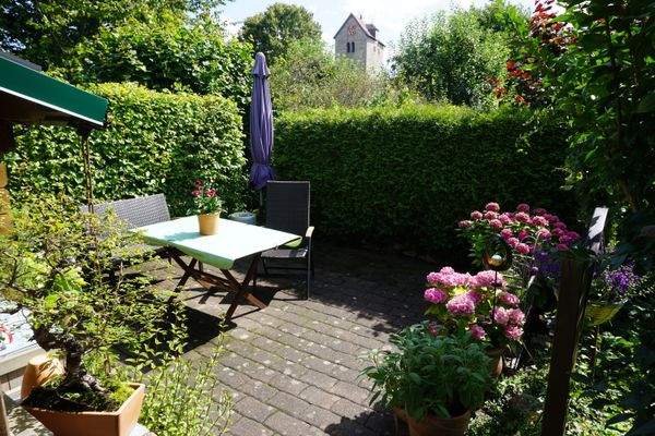 Außenbereich hinter dem Carport