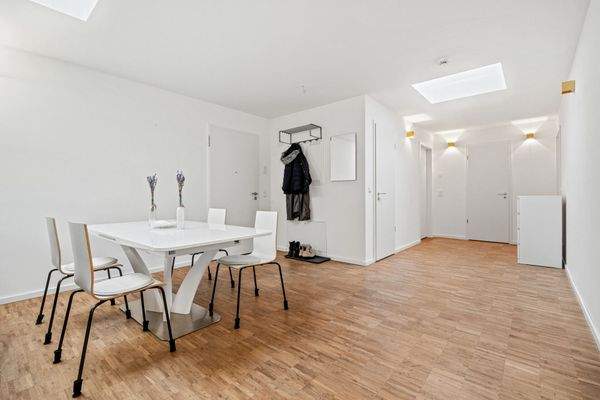 Wohn- und Essbereich mit Flur