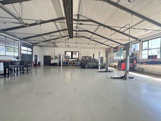 weitere Hallenfläche