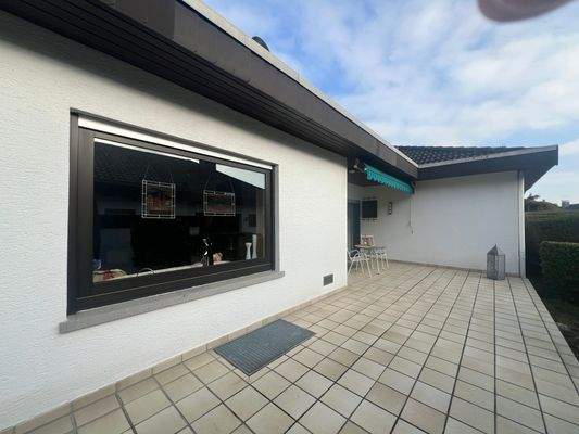 seitliche Terrasse.jpg