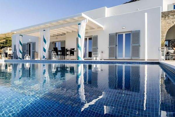 Elegante Villa mit atemberaubender Aussicht in Par