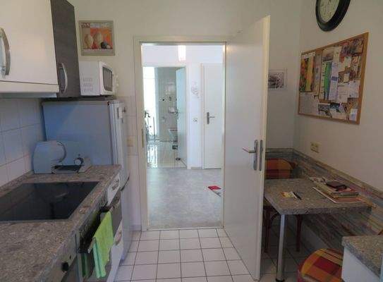 11-Küche+Blick Bad.JPG