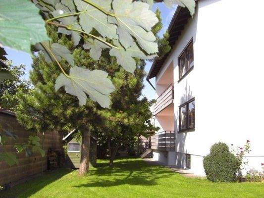 gr. Haus mit sonnigem Garten