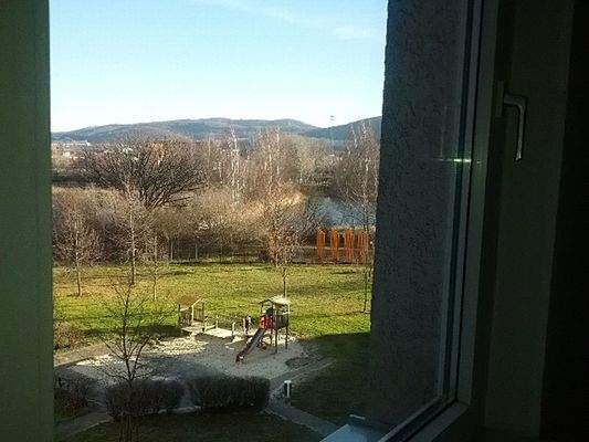 Blick auf Spielplatz