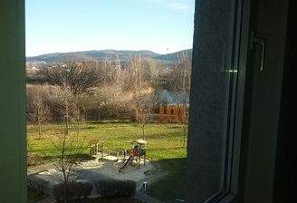 Blick auf Spielplatz