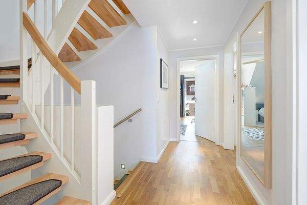 Treppenhaus ins Dach-Studio