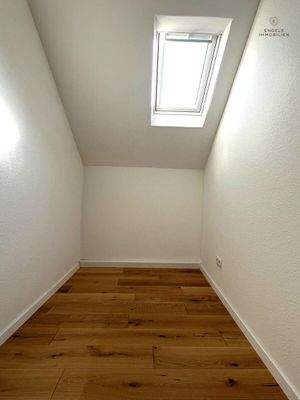 Ankleidezimmer oder Büro Dachgeschoss