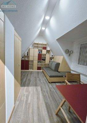  DG maisonette Bereich mit Einbauschränken