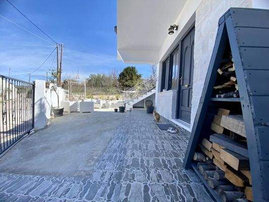 Wunderschön Renovierte Villa mit Meer- und Bergblick zum Verkauf in Xirosterni