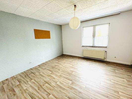 33. Wohnzimmer WE 1.OG rechts