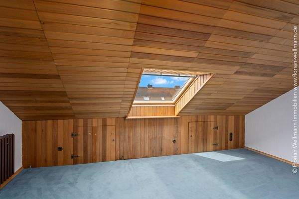 Zimmer 1 Dachgeschoss (14,99m²)