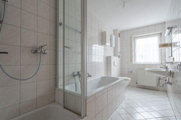 Tageslichtbad mit Dusche