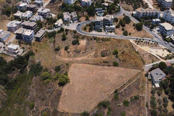 Kreta, Chania: Außergewöhnliches Grundstück mit Blick auf die Stadt und das Meer im Stadtteil Halepa zu verkaufen