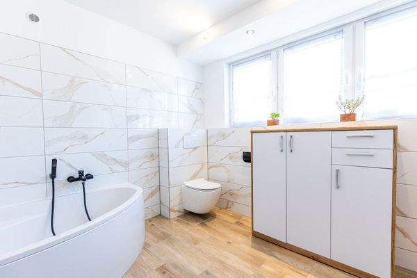 Badewanne_Vorderhaus_OG