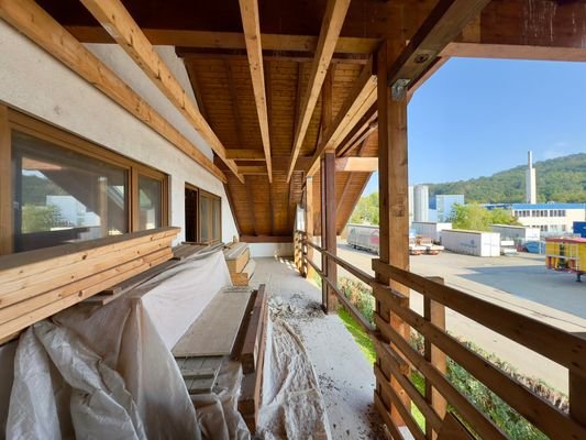 großer Balkon