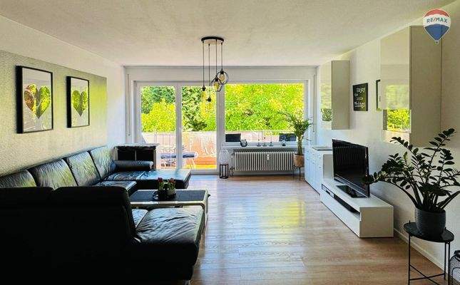 Wohnzimmer mit Ost-Balkon