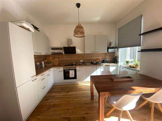 Blick zur offenen Küche