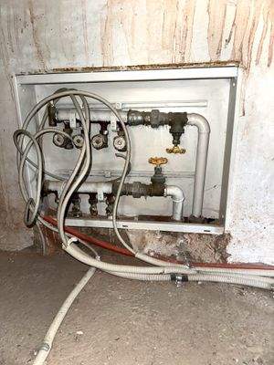 Verisorgungsleitungen Keller