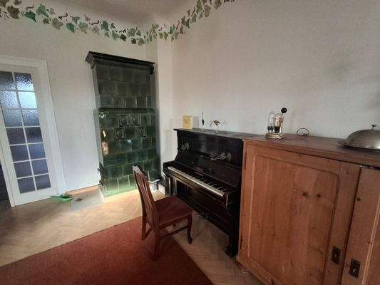 Zimmer mit Kachelofen